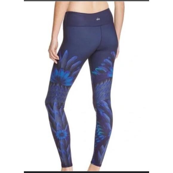 ALO Yoga Women's Airbrush Feather Leggings size small 
Gym / workout / sports - Picture 2 of 13